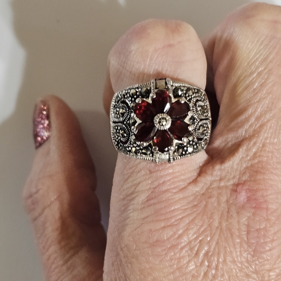 Vintage Carole Brodie Garnet & Marcasites Ring Size 8.5! 🌹Excellent Price! - Picture 5 of 5